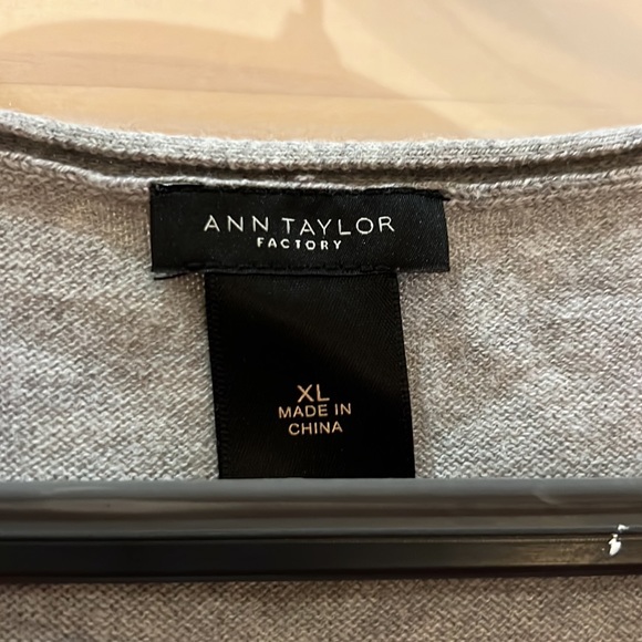 Grey sweater with lace - Picture 2 of 4